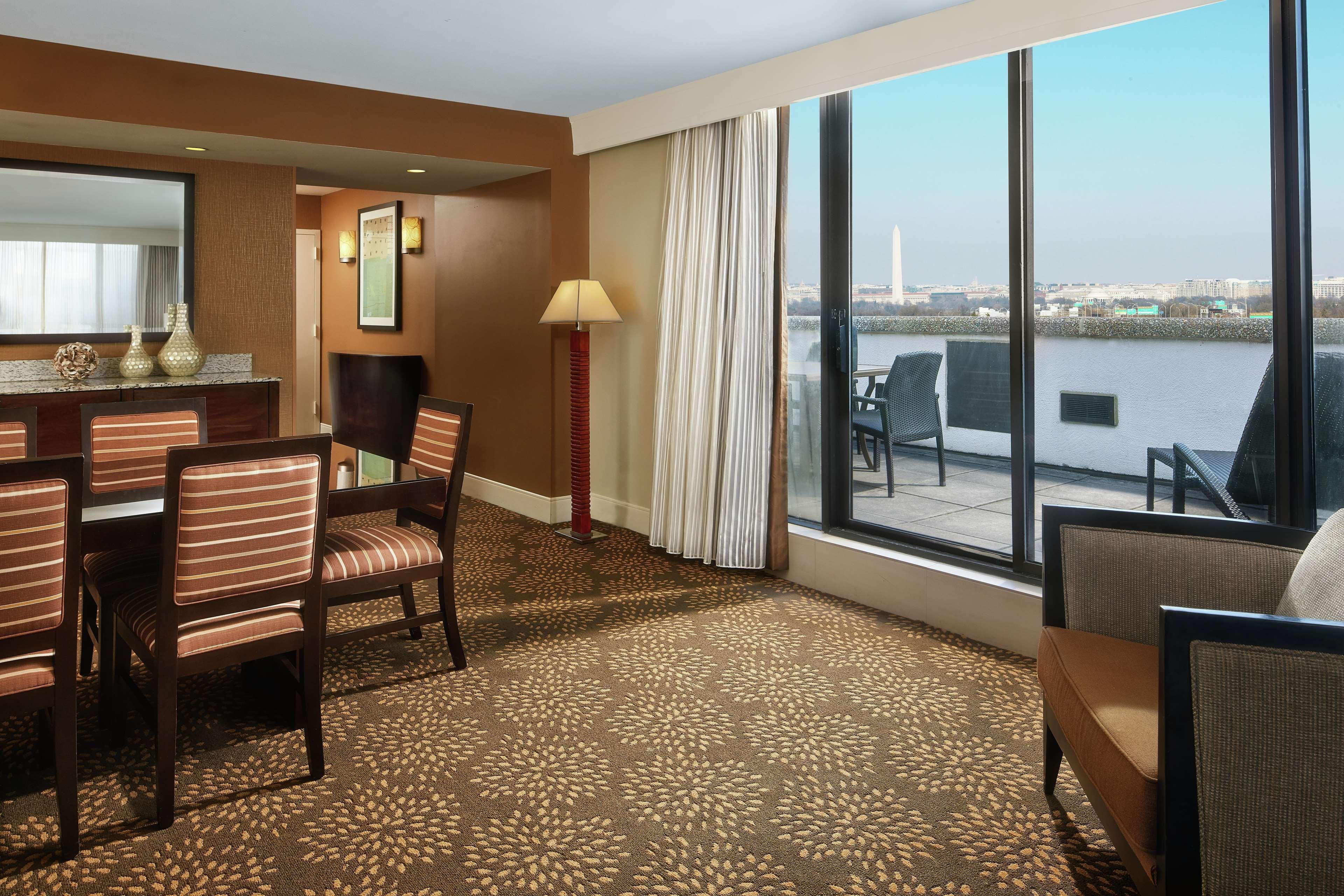 Doubletree By Hilton Washington Dc - Crystal City Arlington Exterior foto